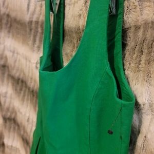 💚 NWOT Green Dress with Low Back